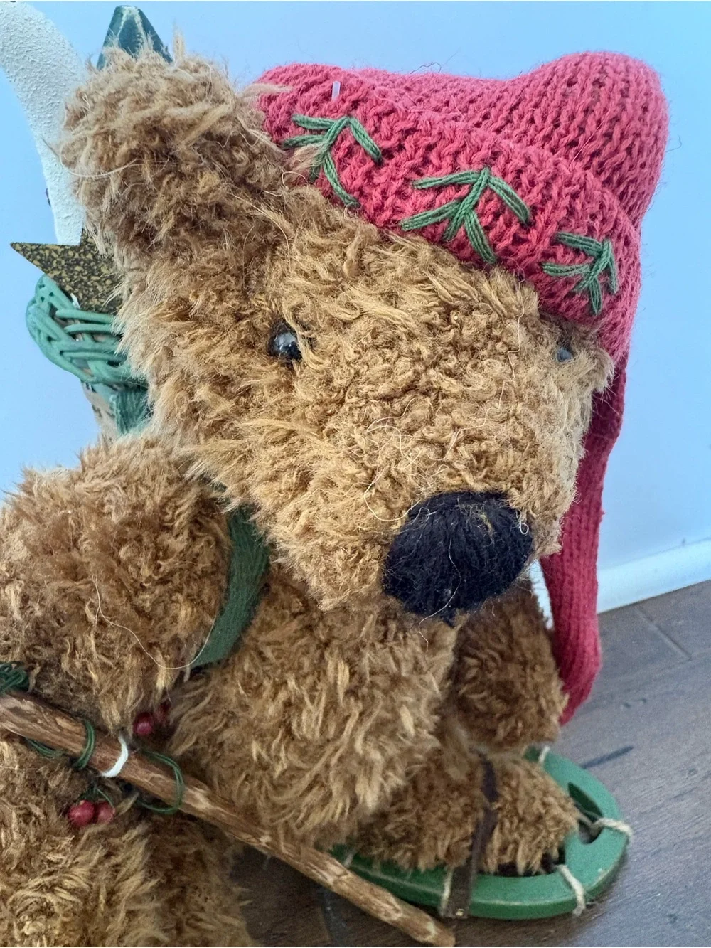 Vintage 2001 Tender Heart Treasures Christmas Teddy Bear Snowshoes Basket Rustic